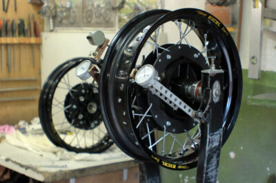 Honda CBX750/CB750 wheels truing