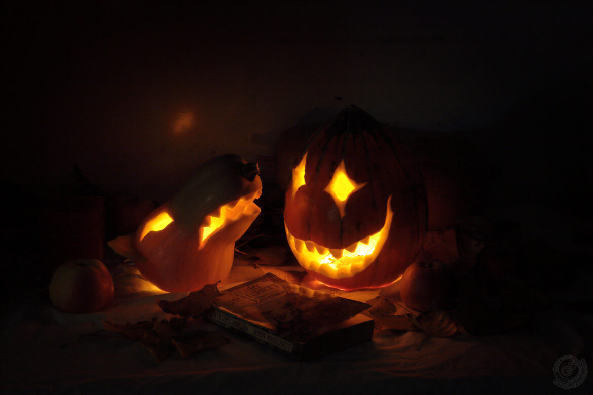 Gazzz Garage Halloween with pumpkins and jack-o'-lantern