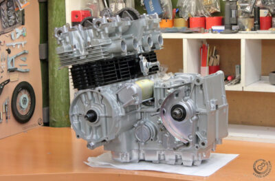 Kawasaki KZ650 engine assembling
